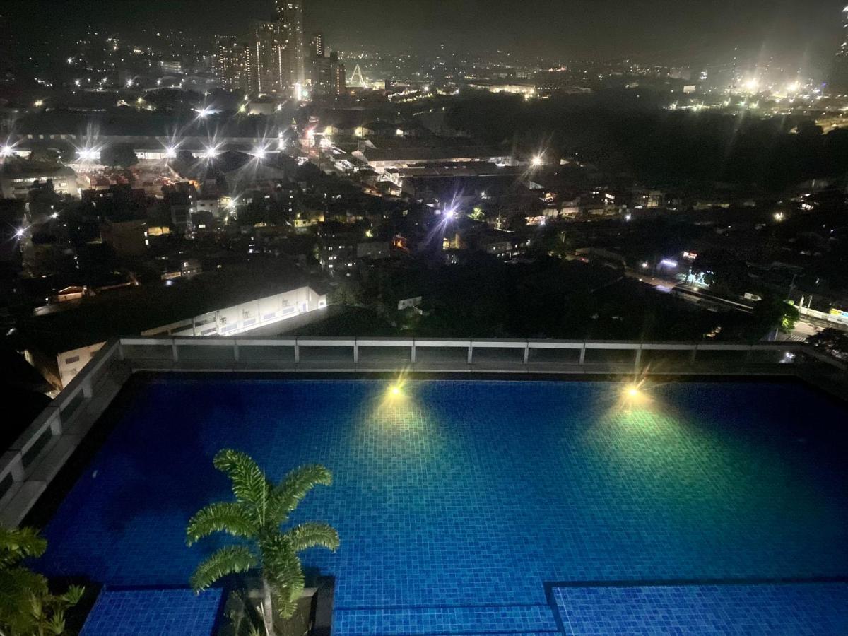 Classy 2Br Suite At Eastwood City With Pool And City Skyline View Manila Exterior foto