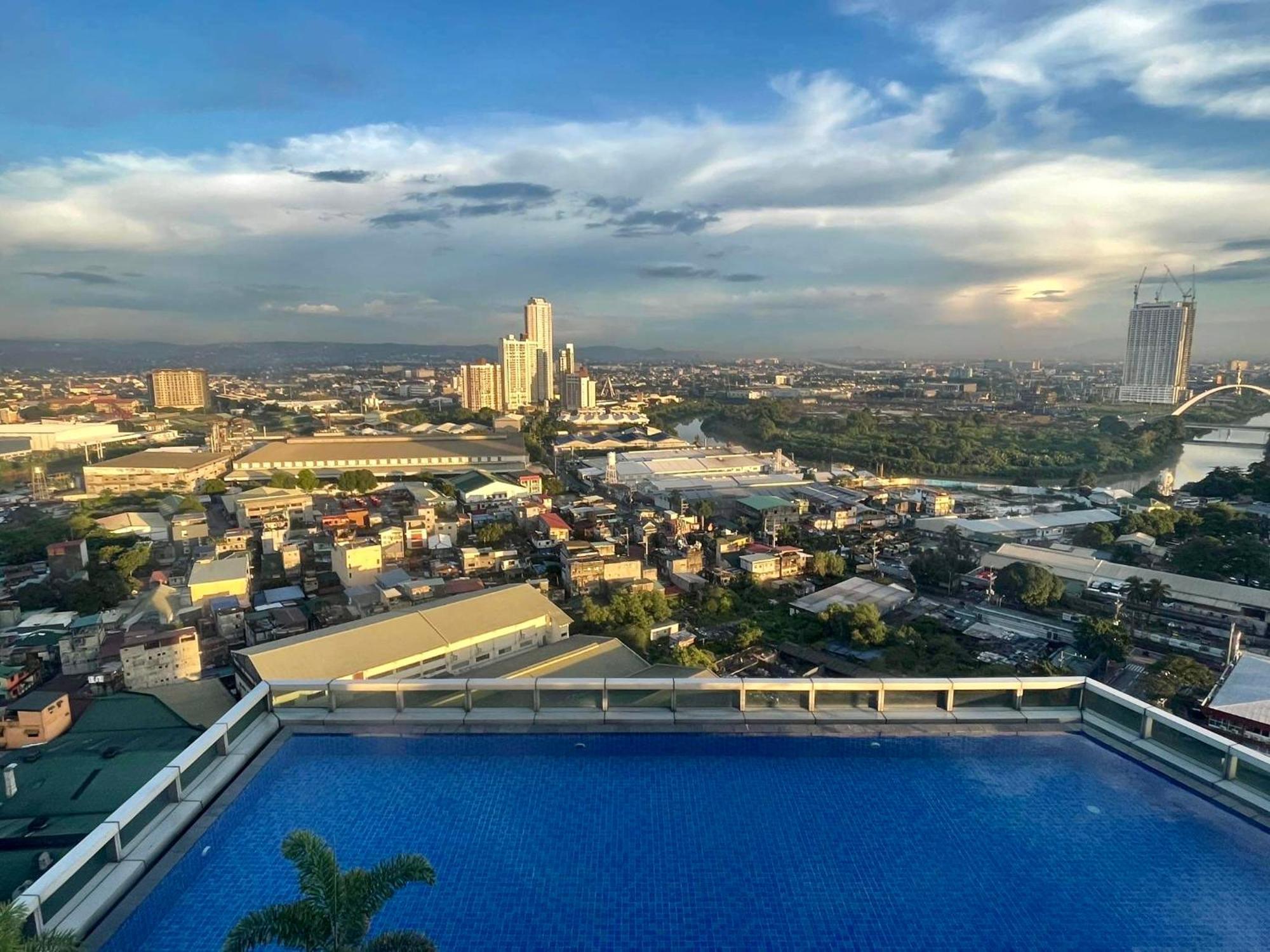 Classy 2Br Suite At Eastwood City With Pool And City Skyline View Manila Exterior foto